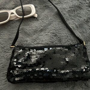 Little black purse 🪩🖤